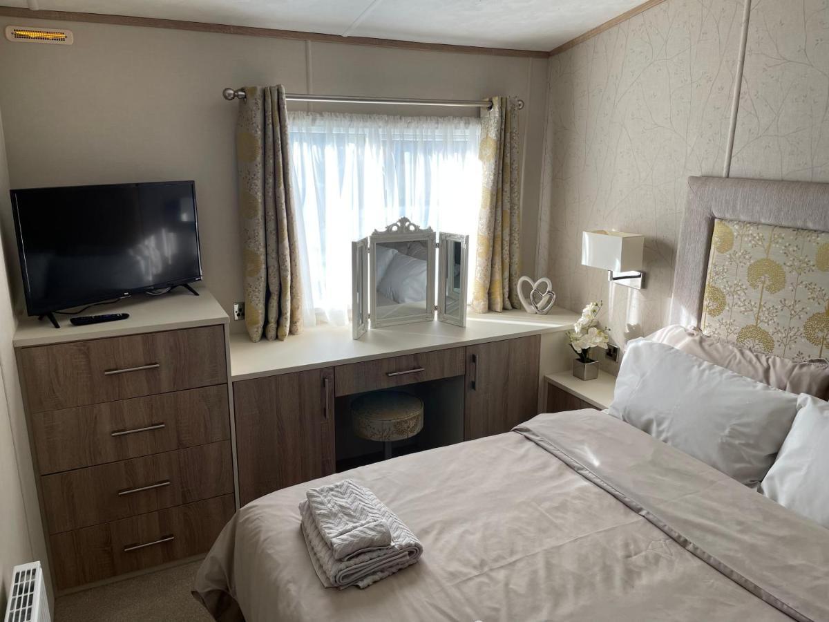 Beautiful 2 Bedroom Helmsley Lodge Нортхемптон Экстерьер фото