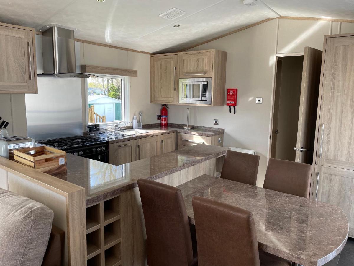 Beautiful 2 Bedroom Helmsley Lodge Нортхемптон Экстерьер фото