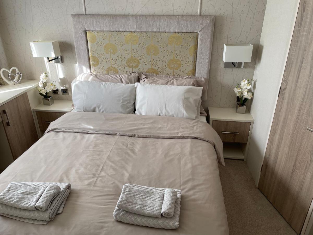 Beautiful 2 Bedroom Helmsley Lodge Нортхемптон Экстерьер фото